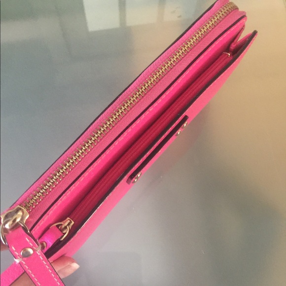 Kate Spade Wristlet Wellesley the perfect Hot Pink - Picture 2 of 7